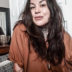 Meet your Posher, Mia